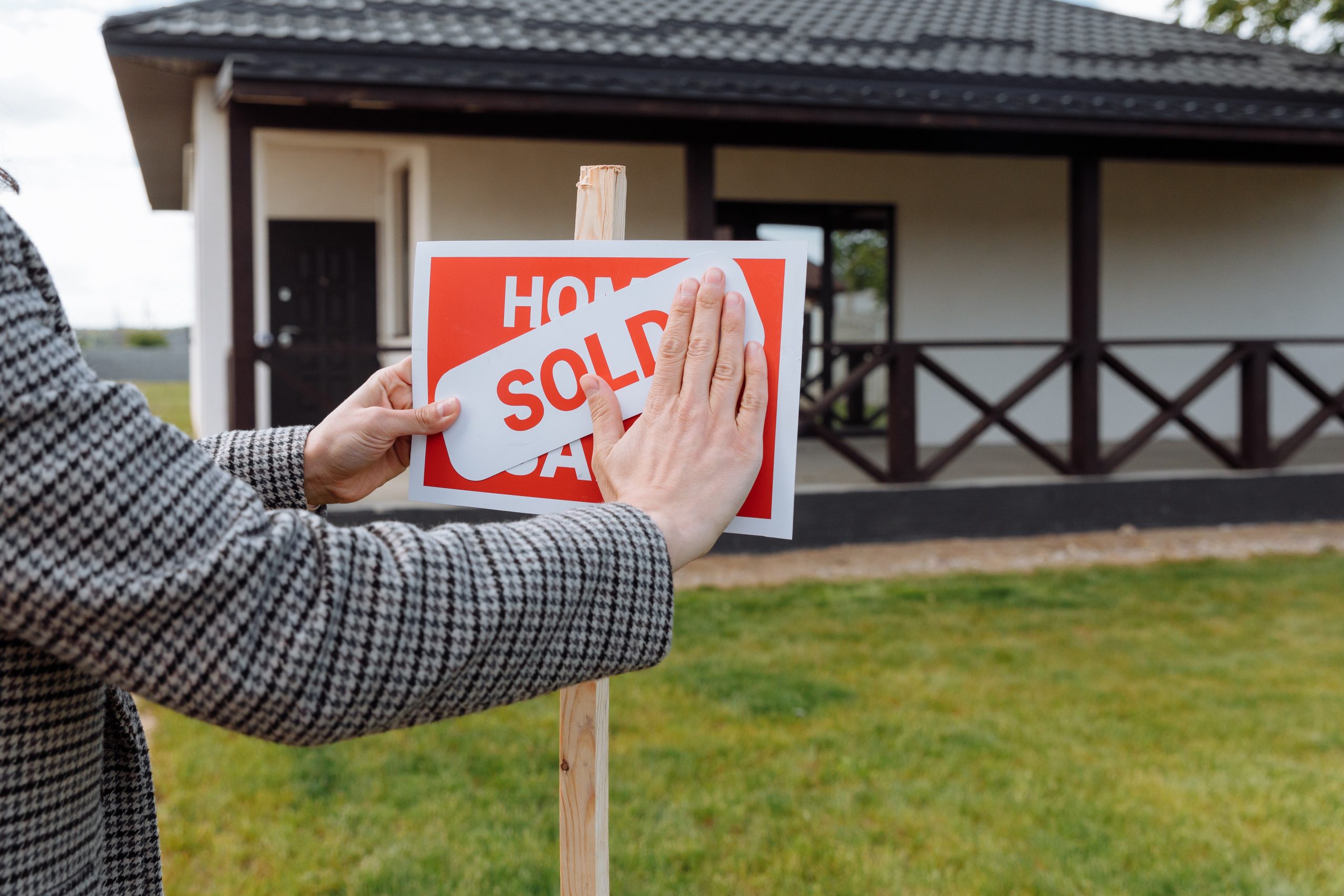 Individualcelebrating the successful sale of their pandemic-compromised home in current market